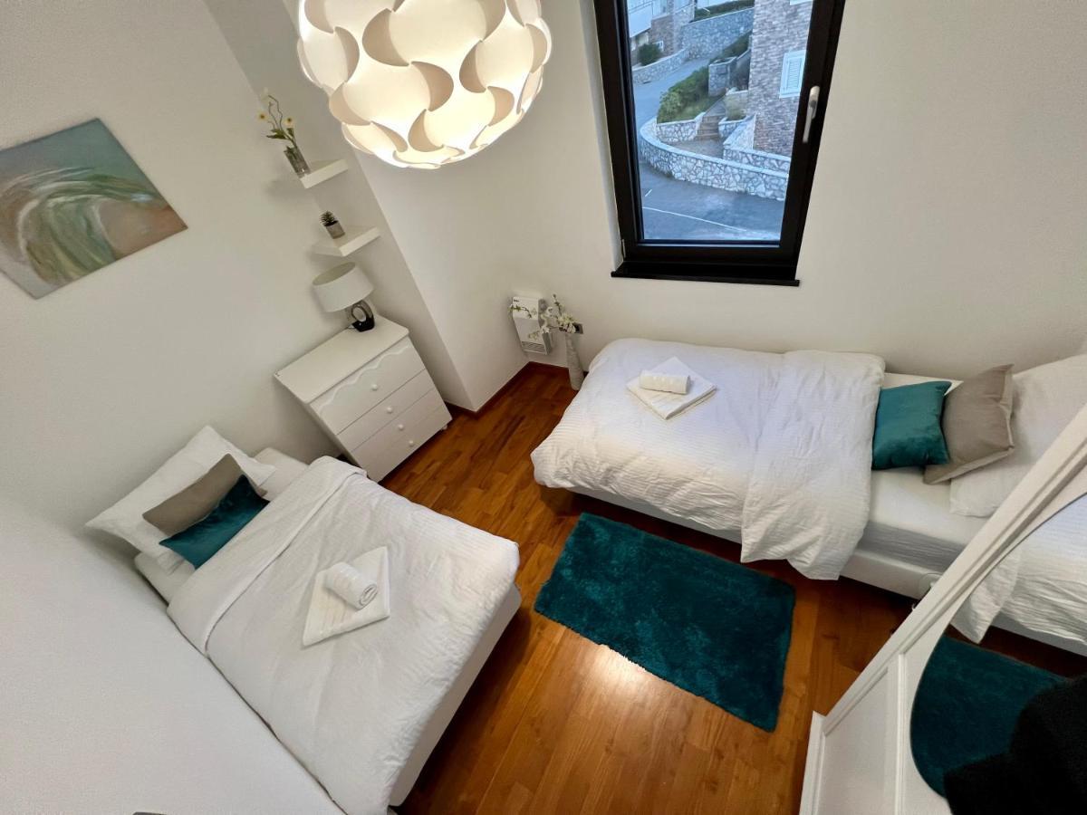 Апартаменты Luxury Laurus Penthouse With Awesome Sea View Примоштен Экстерьер фото